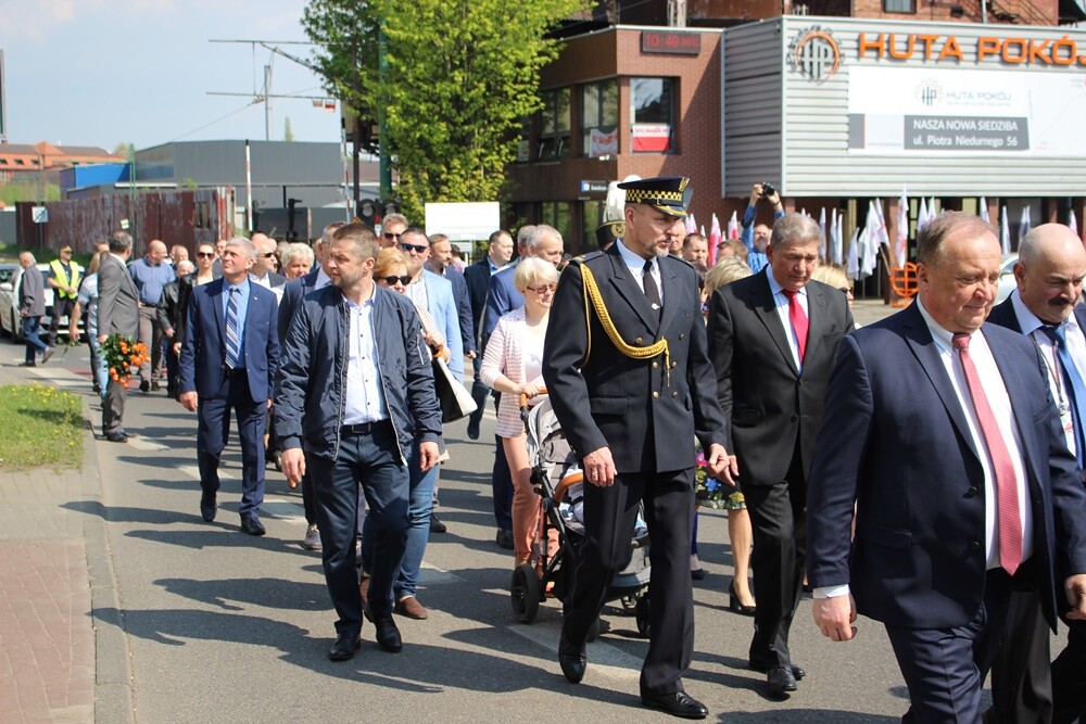 Dzisiaj wspomnienie św. Floriana, patrona hutników, strażaków i kominiarzy. Z tej okazji odbył się tradycyjny przemarsz byłych i obecnych pracowników Huty "Pokój" spod zakładu do kościoła św. Pawła Apostoła w Nowym Bytomiu.