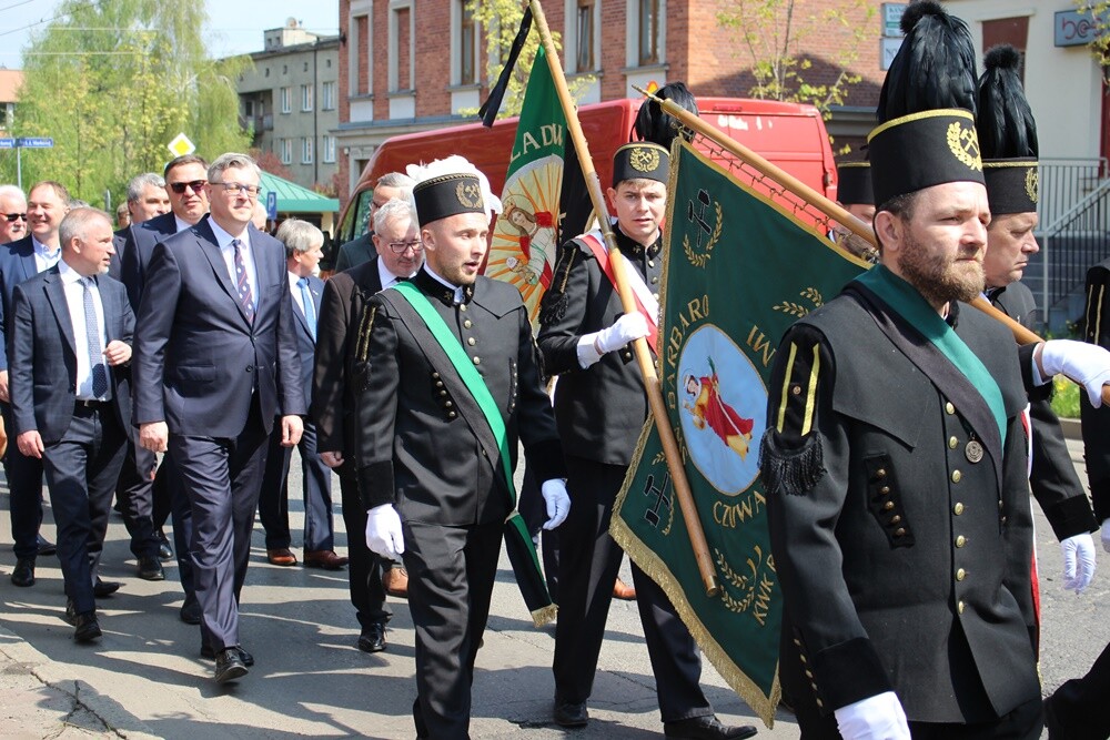 Dzisiaj wspomnienie św. Floriana, patrona hutników, strażaków i kominiarzy. Z tej okazji odbył się tradycyjny przemarsz byłych i obecnych pracowników Huty "Pokój" spod zakładu do kościoła św. Pawła Apostoła w Nowym Bytomiu.