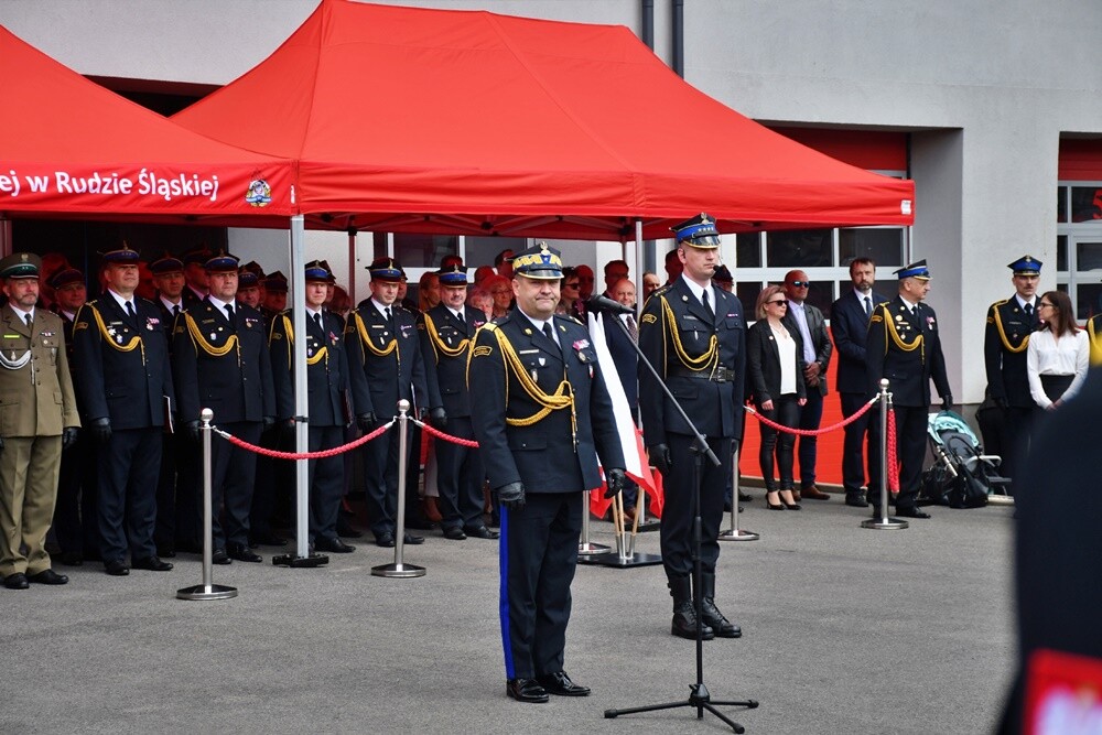 W środę, 10 maja przed siedzibą Komendy Miejskiej Państwowej Straży Pożarnej w Rudzie Śląskiej odbyły się uroczyste Obchody Dnia Strażaka. 

fot. Jacek Knapik