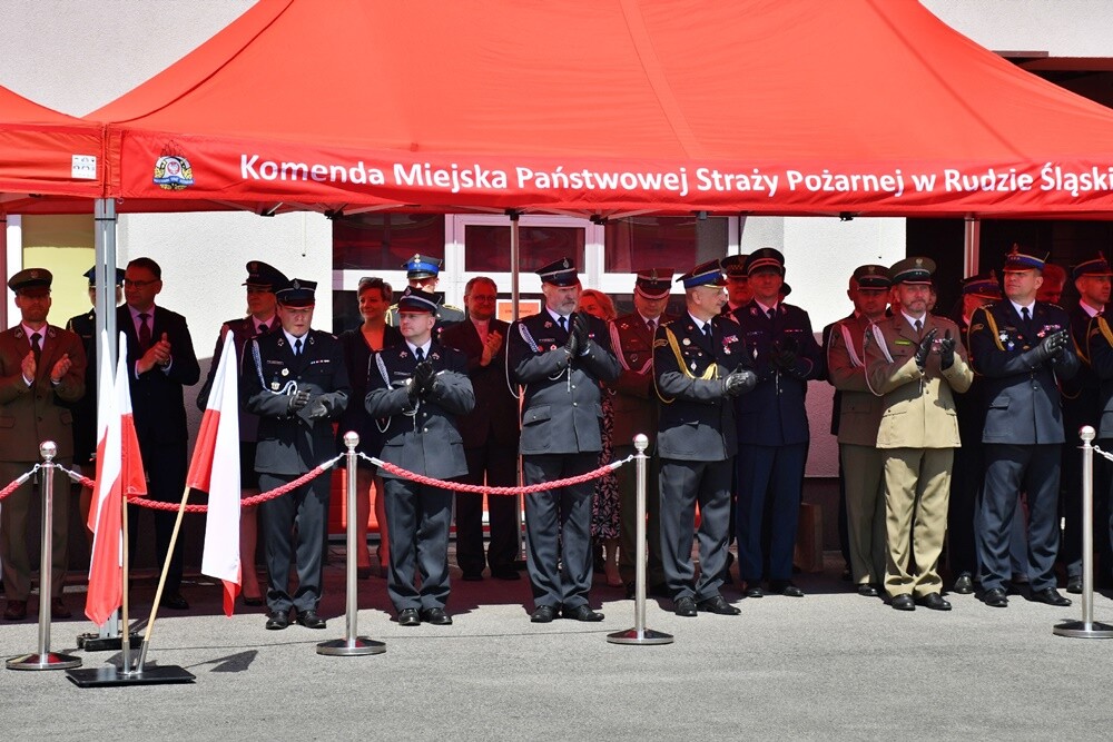 W środę, 10 maja przed siedzibą Komendy Miejskiej Państwowej Straży Pożarnej w Rudzie Śląskiej odbyły się uroczyste Obchody Dnia Strażaka. 

fot. Jacek Knapik
