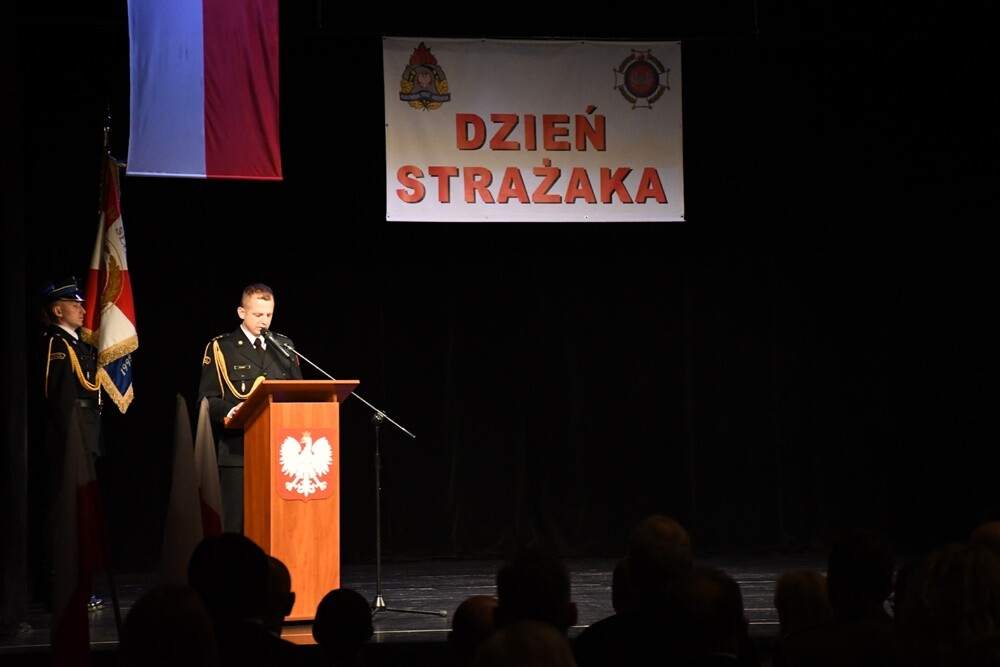 17 maja w Miejskim Centrum Kultury im. Henryka Bisty w Rudzie Śląskiej odbyły się uroczyste Obchody Dnia Strażaka oraz 30 – lecia powstania Państwowej Straży Pożarnej.

fot. Jacek Knapik
