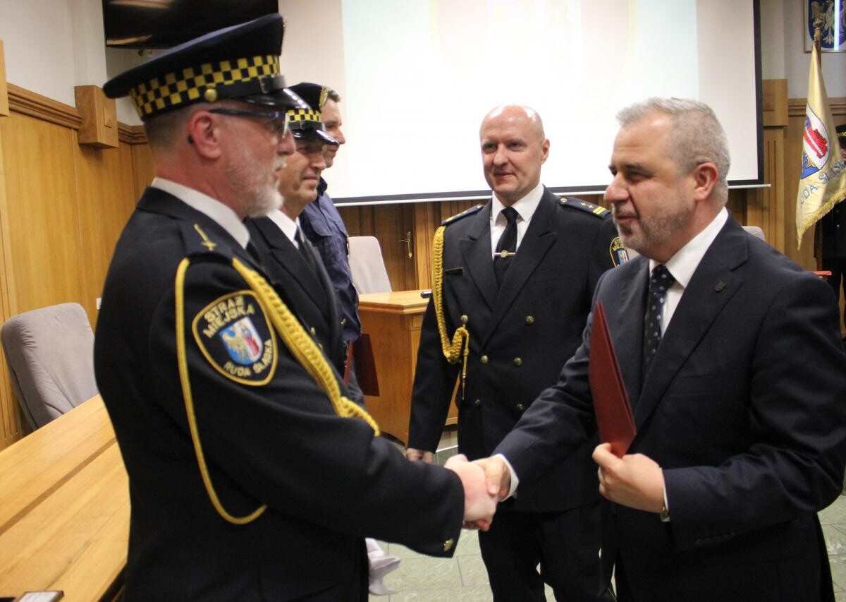 W sali sesyjnej Urzędu Miasta odbył się Dzień Straży Miejskiej, będący okazją do złożenia życzeń i podziękowań za służbę /  fot. UM Ruda Śląska