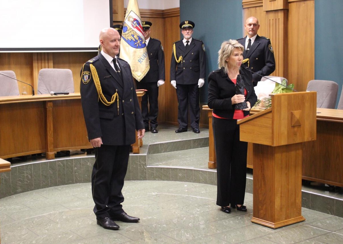 W sali sesyjnej Urzędu Miasta odbył się Dzień Straży Miejskiej, będący okazją do złożenia życzeń i podziękowań za służbę /  fot. UM Ruda Śląska