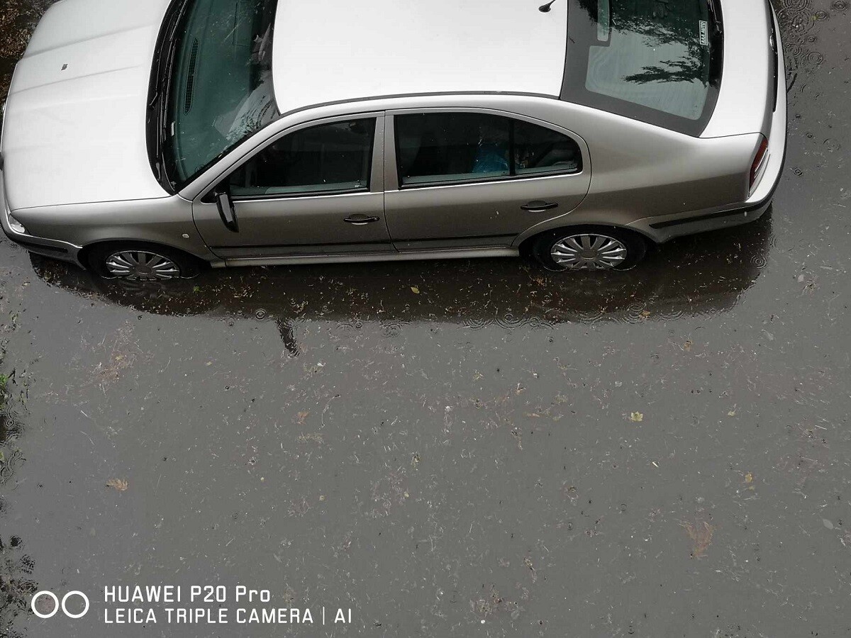 Intensywne opady deszczu przetaczają się obecnie przez województwo śląskie, powodując poważne zalania również w Rudzie Śląskiej / fot. czytelników