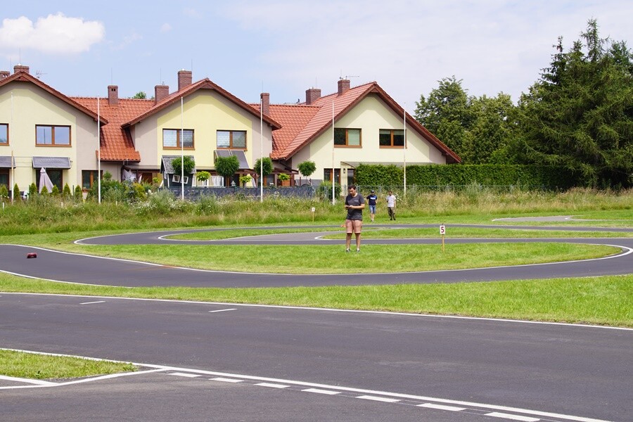 Eliminacje Mistrzostw Polski modeli samochodów zdalnie sterowanych ON- ROAD odbyły się w weekend w Rudzie Śląskiej - Wirku.