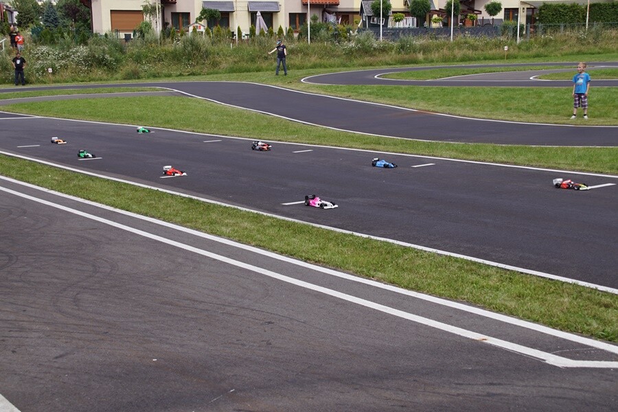 Eliminacje Mistrzostw Polski modeli samochodów zdalnie sterowanych ON- ROAD odbyły się w weekend w Rudzie Śląskiej - Wirku.