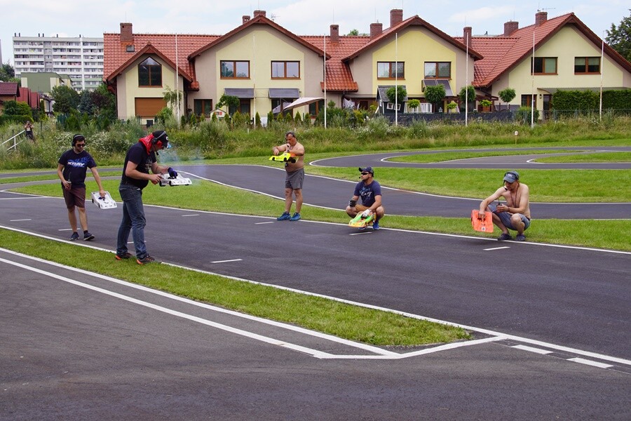 Eliminacje Mistrzostw Polski modeli samochodów zdalnie sterowanych ON- ROAD odbyły się w weekend w Rudzie Śląskiej - Wirku.