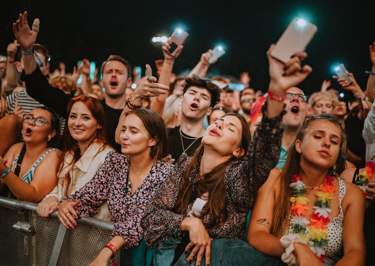 Już 10-13 sierpnia w chorzowskim Parku Śląskim odbędzie się 3. edycja FEST Festivalu. Wystąpią m.in.: Stromae, The Chainsmokers, Quebonafide, Charlotte de Witte, Woodkid, Jungle, Duke Dumont, Nothing But Thieves, James Arthur i inni. / fot. FEST Festival