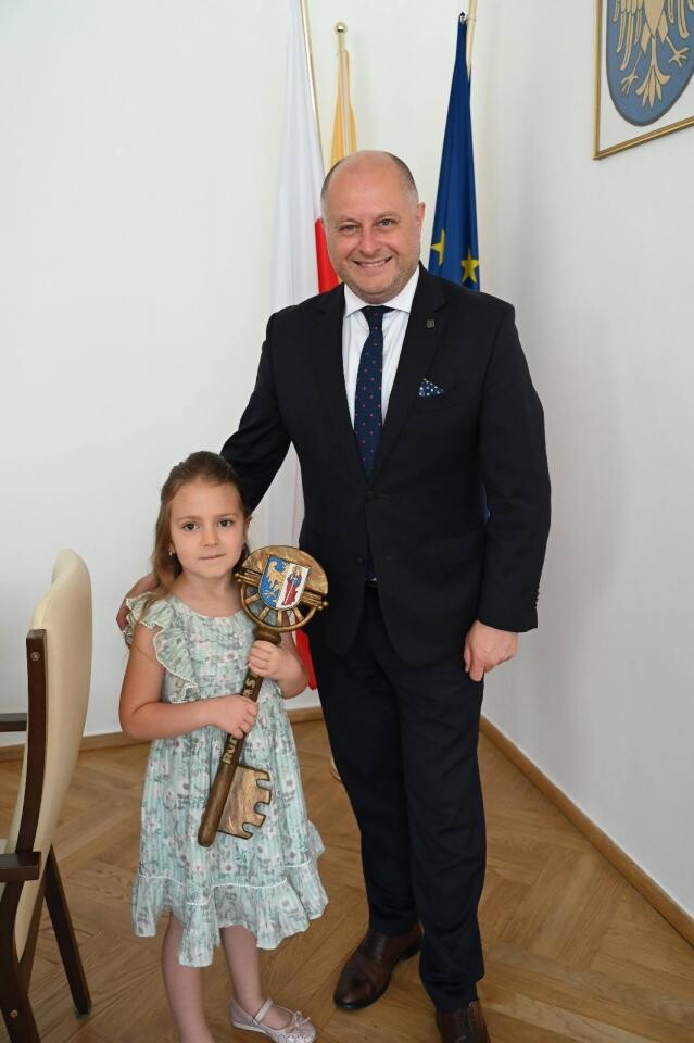6-letnia Dominika została dziecięcym prezydentem Rudy Śląskiej! Wspólnie z Michałem Pierończykiem odwiedziła Przedszkole nr 37 / fot. Michał Pierończyk FB