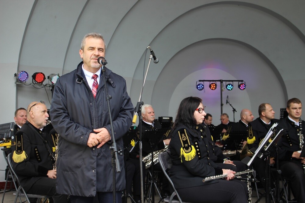Wczoraj w Parku im. Augustyna Kozioła odbył się Międzynarodowy Festiwal Orkiestr Dętych, podczas którego zaprezentowały się rudzkie orkiestry dęte: „Pokój”, „Halemba” oraz „Bielszowice”.

fot. UM Ruda Śląska