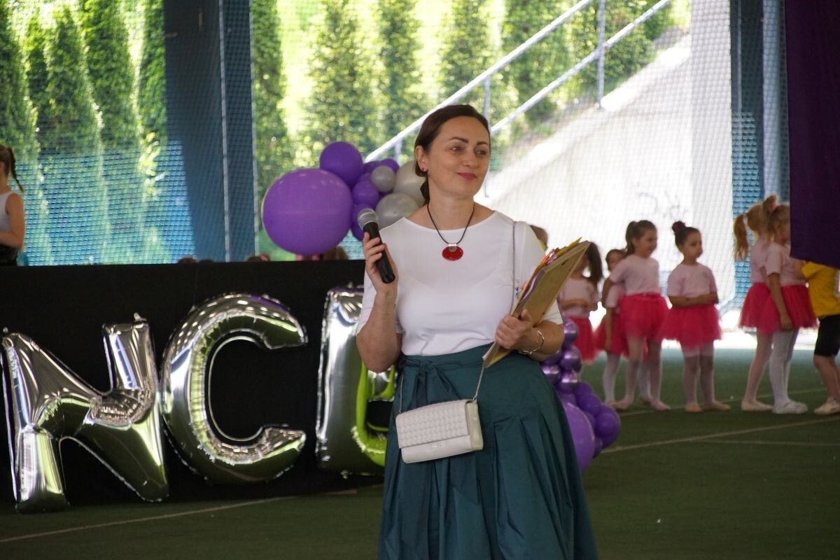 Studio Tańca "Energia" tanecznym krokiem kończy bieżący sezon aktywności! W sobotni poranek, 14 czerwca na kortach tenisowych Burloch Areny odbył się rodzinny festyn.