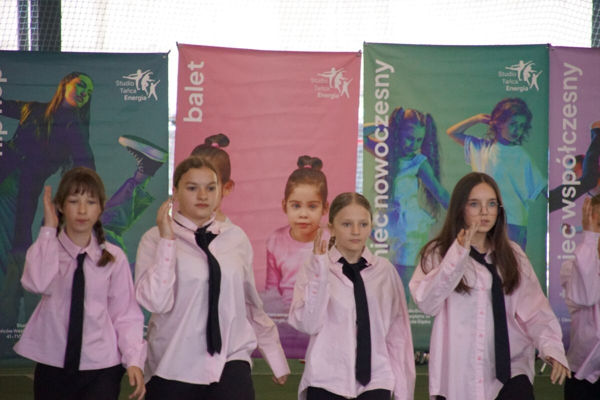 Studio Tańca "Energia" tanecznym krokiem kończy bieżący sezon aktywności! W sobotni poranek, 14 czerwca na kortach tenisowych Burloch Areny odbył się rodzinny festyn.