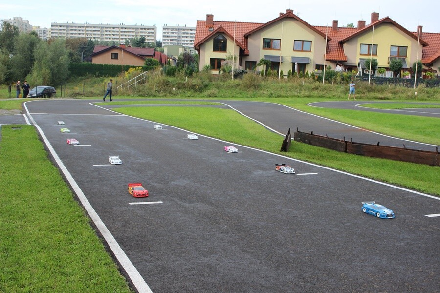 W sobotę i niedzielę na torze w Rudzie Śląskiej - Wirku przy ul. Kolberga odbywały się Finały Mistrzostw Polski modeli samochodów zdalnie sterowanych ON-ROAD.