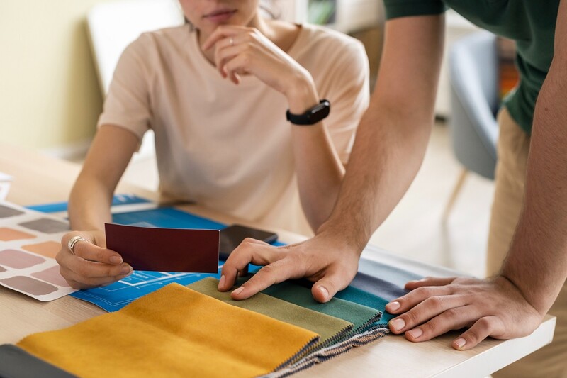 Gdzie kupić modny i trwały materiał tapicerski do swoich projektów? Praktyczne wskazówki