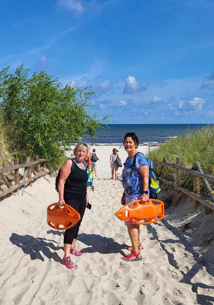 Pani Genowefa Drużyńska to postać niezwykła, której pasja do pływania nie zna granic – mimo że ma 74 lata, wciąż bierze udział w zawodach pływackich, osiągając znaczące wyniki.