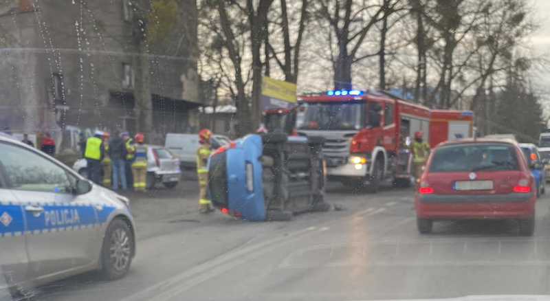 Groźna kolizja na ul. Magazynowej. Jedna osoba trafiła do szpitala