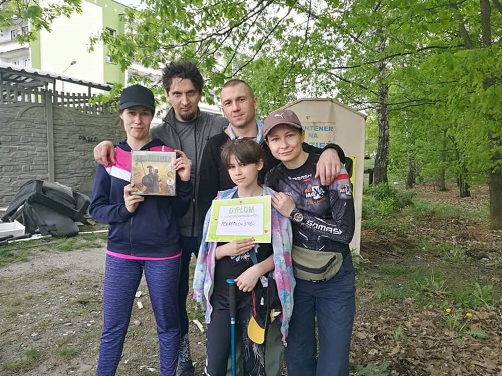W miniony weekend, grupy złożone z harcerzy oraz ich rodzin przystąpiła do sprzątania lasu w Halembie i Kochłowicach. Okazuje się, że w sprzątanych miejscach śmieci było niestety pod dostatkiem. 

fot. ZHP
