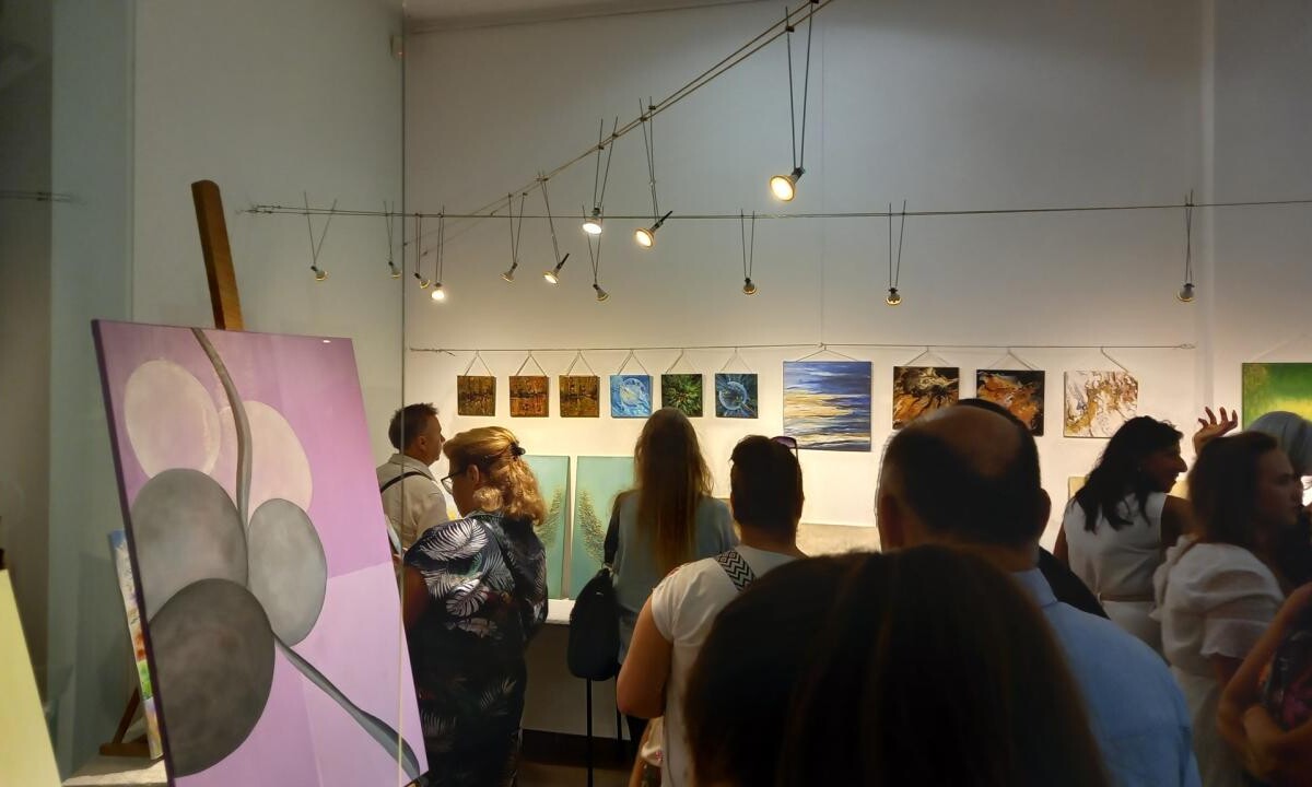 Nowa wystawa w Galerii Fryna to spotkanie z kolorem i emocją / fot. ŚTI