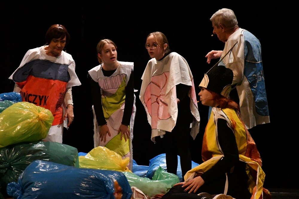 Wczoraj w Śląskim Teatrze Impresaryjnym został wystawiony spektakl pt. "Historia pewnego przedmiotu". fot. Jacek Knapik