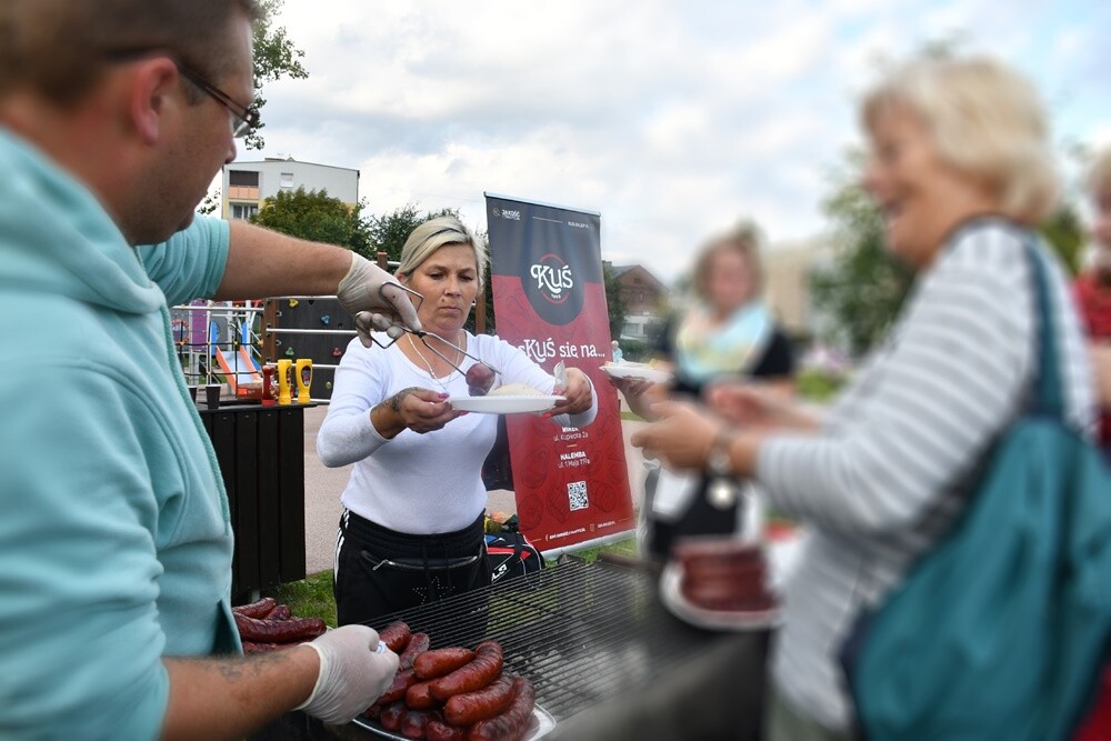 Wczoraj na terenie basenu letniego przy ul. Ratowników w Nowym Bytomiu odbyła się wyjątkowa impreza dla starszych mieszkańców naszego miasta. W imprezie wzięli udział seniorzy z naszego miasta.

fot. Jacek Knapik