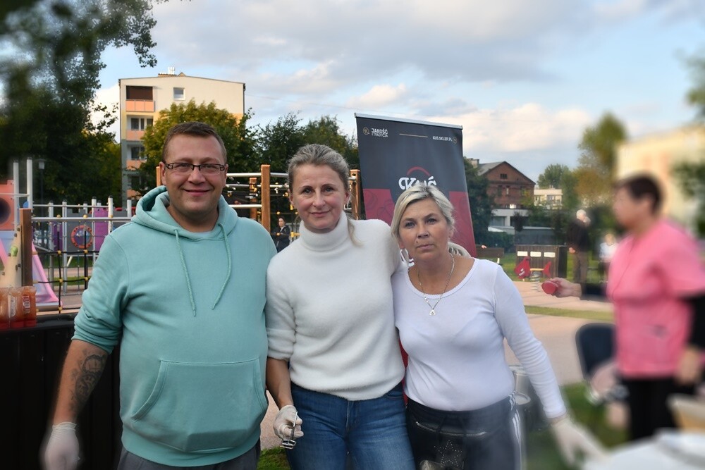 Wczoraj na terenie basenu letniego przy ul. Ratowników w Nowym Bytomiu odbyła się wyjątkowa impreza dla starszych mieszkańców naszego miasta. W imprezie wzięli udział seniorzy z naszego miasta.

fot. Jacek Knapik