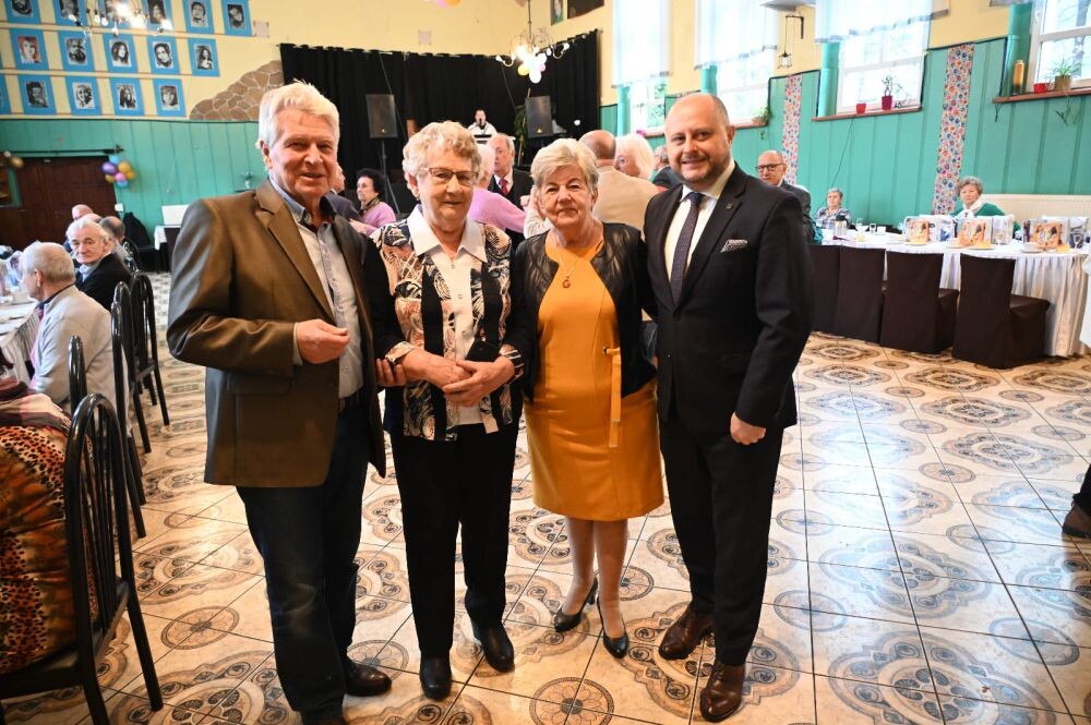 Jubileusze seniorów w siedzibie chóru "Słowiczek"/fot. FB Michał Pierończyk