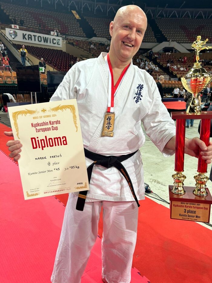 Rudzki Klub Kyokushin Karate z medalami/fot. Rudzki Klub Kyokushin Karate