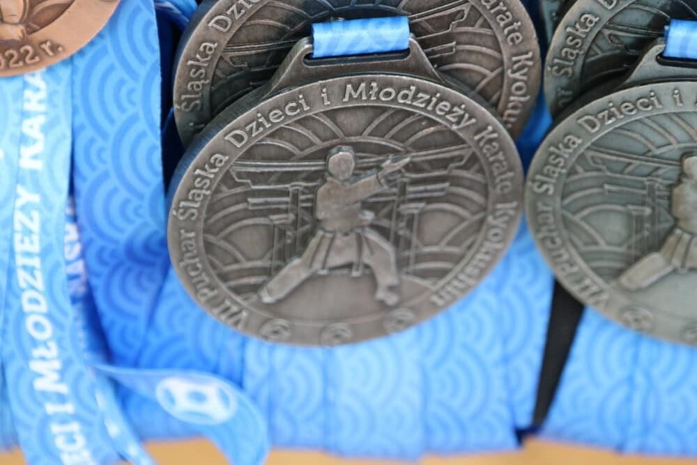 Ponad 300 zawodników z 28 klubów ze Śląska oraz z Czech rywalizowało w Rudzie Śląskiej. W ubiegłą sobotę w hali Miejskiego Ośrodka Sportu i Rekreacji w Halembie odbył się VII Puchar Śląska Dzieci i Młodzieży Karate Kyokushin. Karatecy sprawdzili swoje siły w konkurencjach kata i kumite. 

fot. UM Ruda Śląska