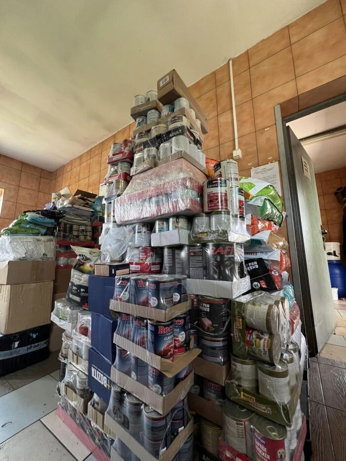 Zapasy karmy przekazane schronisku "Fauna"/fot. TOZ Fauna