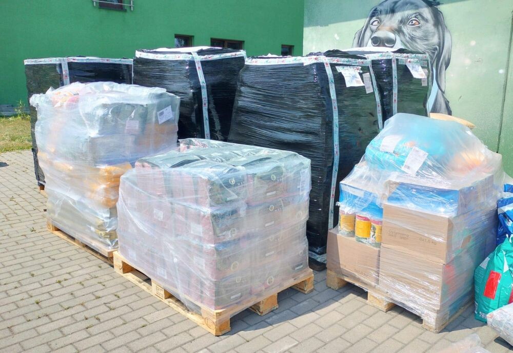 Zapasy karmy przekazane schronisku "Fauna"/fot. TOZ Fauna