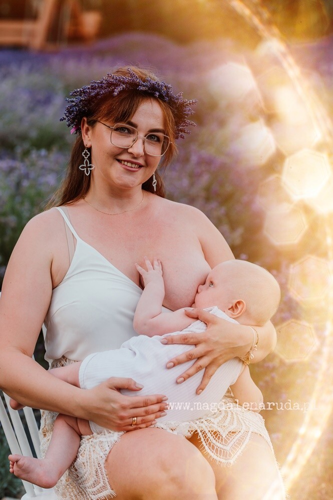 Magdalena Ruda ze studia fotograficznego Foto Venus już po raz kolejny zaprosiła rudzianki na sesję grupowego karmienia piersią.

fot. Foto Venus