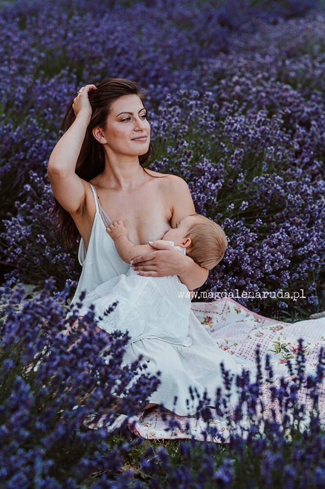 Magdalena Ruda ze studia fotograficznego Foto Venus już po raz kolejny zaprosiła rudzianki na sesję grupowego karmienia piersią.

fot. Foto Venus