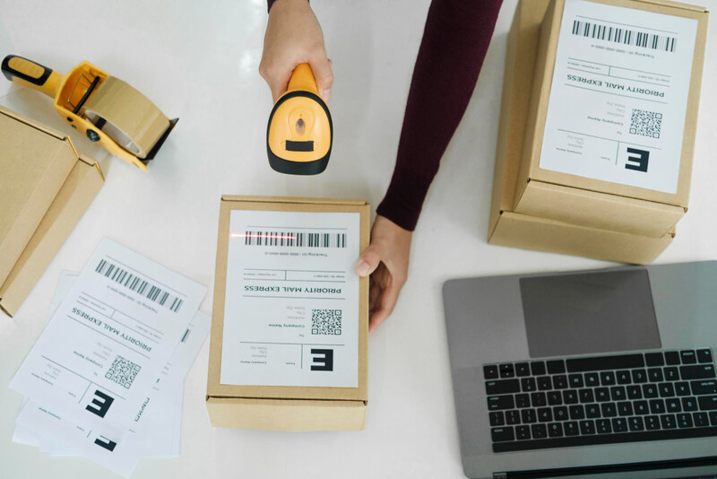 Kiedy inwestycja w wysokiej jakości etykiety logistyczne się opłaca?