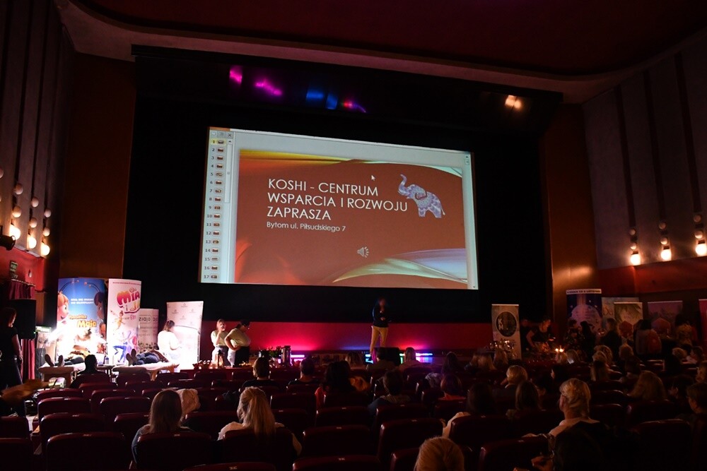 W piątek, 7 października, w Kinie Patria odbyło się pierwsze po przerwie spotkanie z cyklu "Kino dla Kobiet". Na rudzianki, jak zwykle czekało wiele atrakcji!

fot. Jacek Knapik