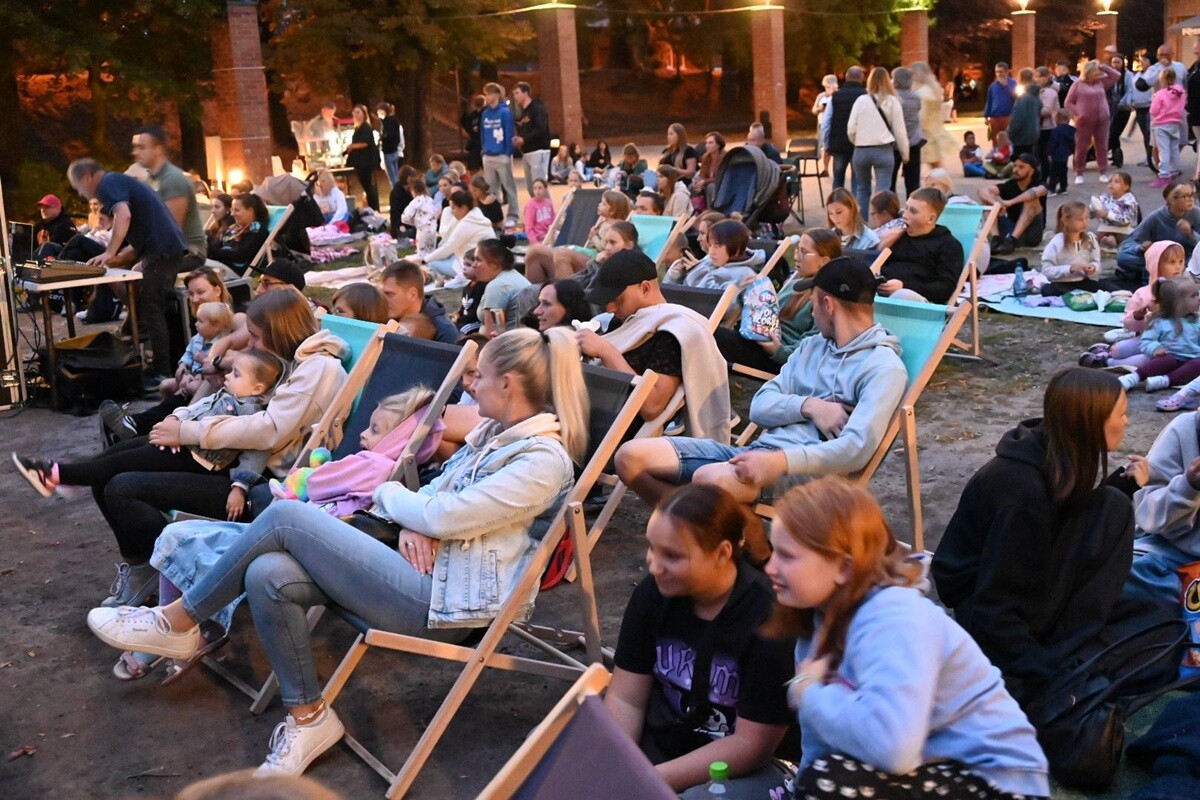 Kino plenerowe i rodzinny festyn w Parku im. Augustyna Kozioła. / fot. FB Michał Pierończyk