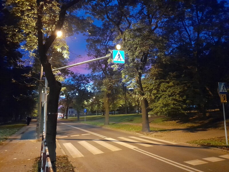 Kolejne "zebry" oznakowane tablicą świetlną. Będzie bezpieczniej?