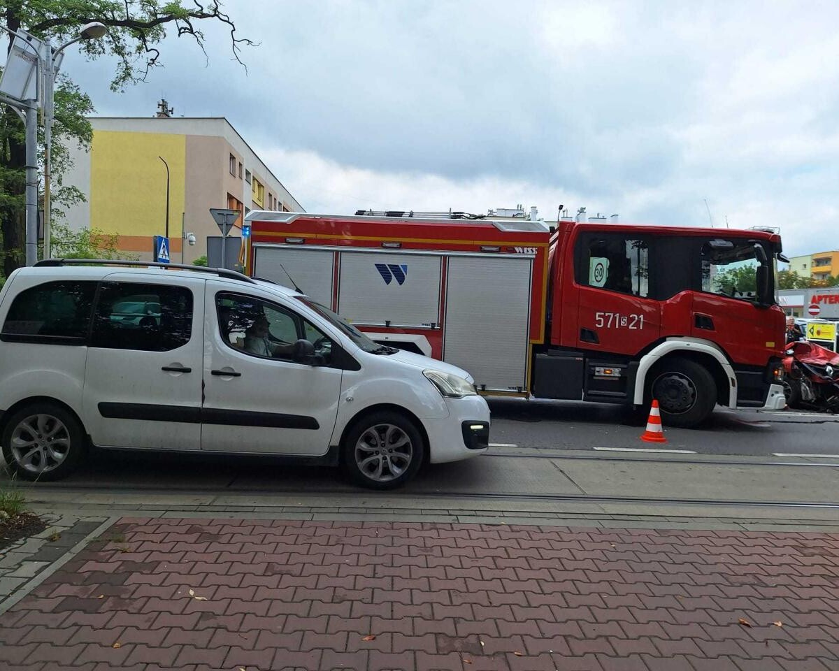 Dziś, 24 lipca br., doszło do kolizji dwóch samochodów na ulicy Karola Goduli w Rudzie Śląskiej / fot. czytelnik