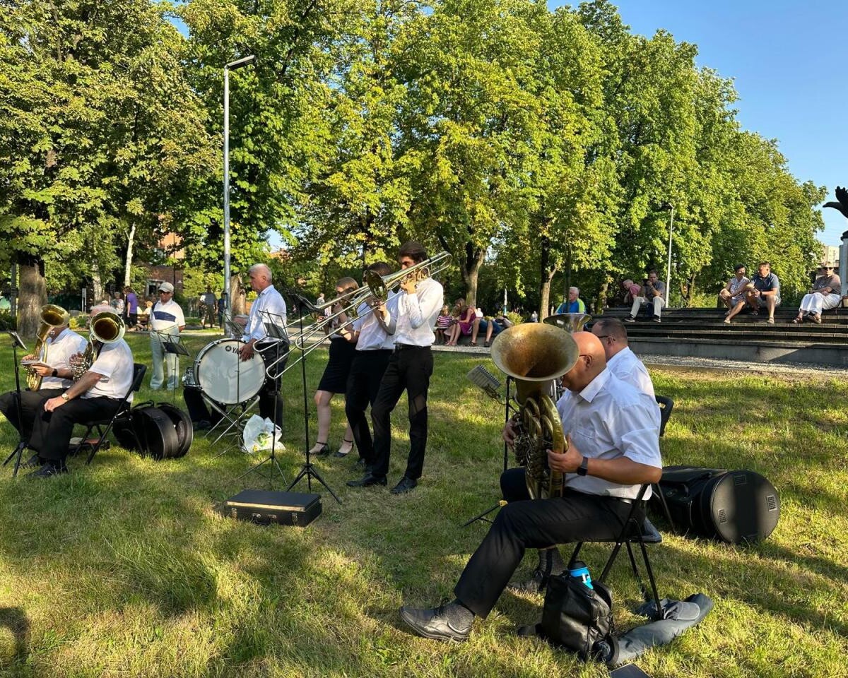W niedzielę na plantach w Kochłowicach odbył się koncert promenadowy Orkiestry Dętej KWK "Halemba".