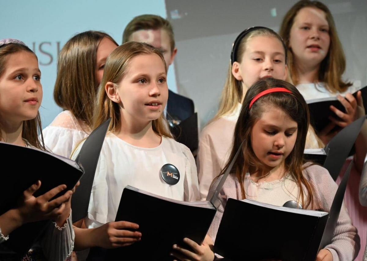Wczoraj, w Stacji Biblioteka, miało miejsce wyjątkowe wydarzenie muzyczne - koncert rodzinny chóru dziecięcego, który swoje początki ma w programie Most the Music / fot. UM Ruda Śląska