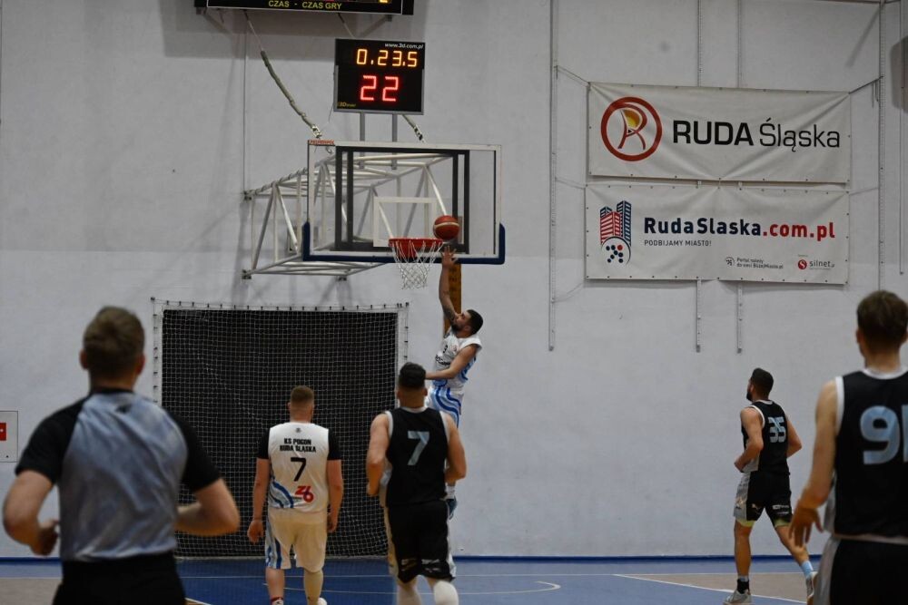 Galeria zdjęć ze zwycięskiego meczu K.S. Pogoń z MUKS Sari Żory/fot. FB Michał Pierończyk