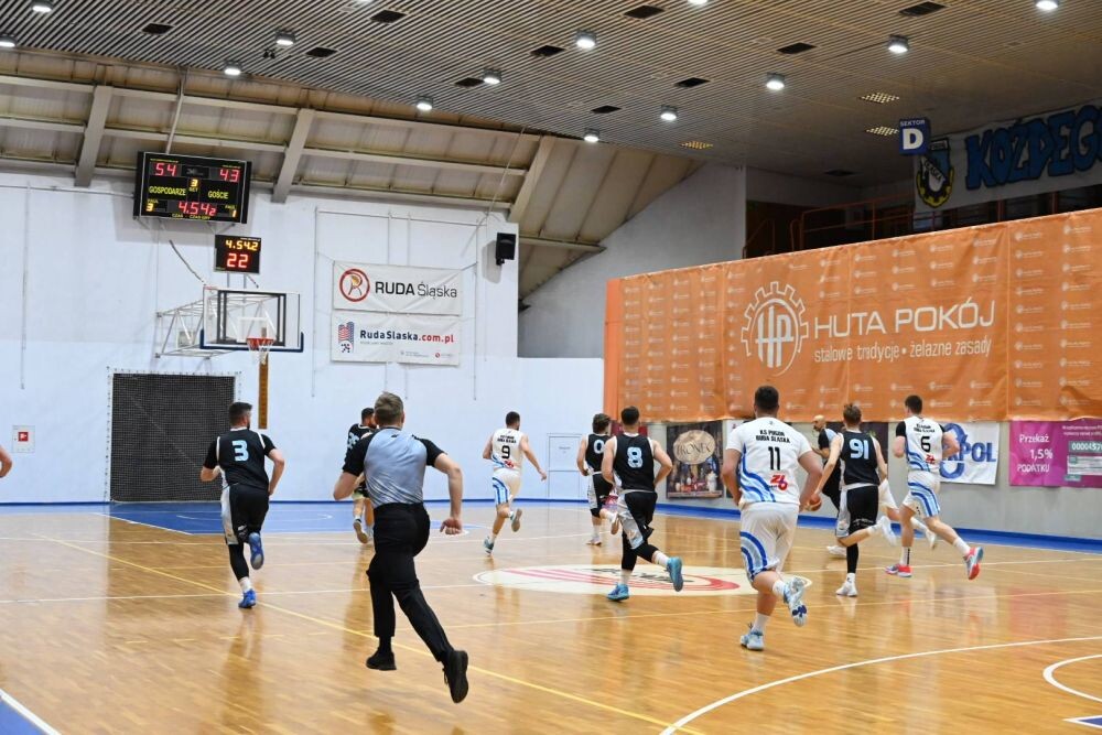 Galeria zdjęć ze zwycięskiego meczu K.S. Pogoń z MUKS Sari Żory/fot. FB Michał Pierończyk