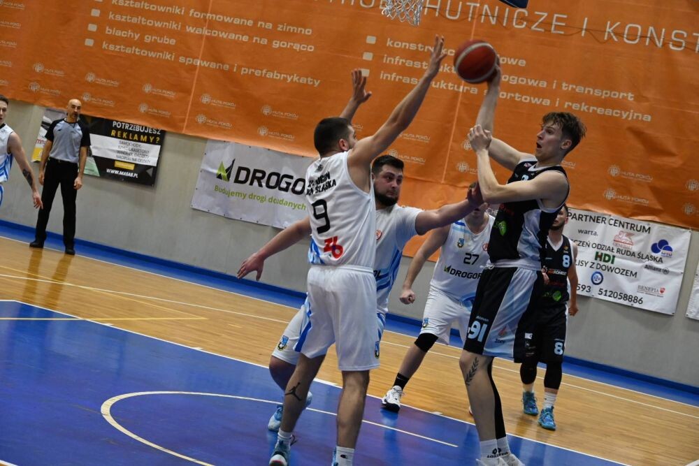 Galeria zdjęć ze zwycięskiego meczu K.S. Pogoń z MUKS Sari Żory/fot. FB Michał Pierończyk