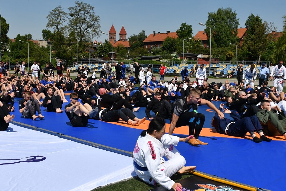 Wczoraj na rudzkiej Burloch Arenie odbyła się szósta edycja, największego w Polsce wydarzenia dla miłośników Brazylijskiego Jiu Jitsu - "Kulanie na lufcie".

fot. Jacek Knapik