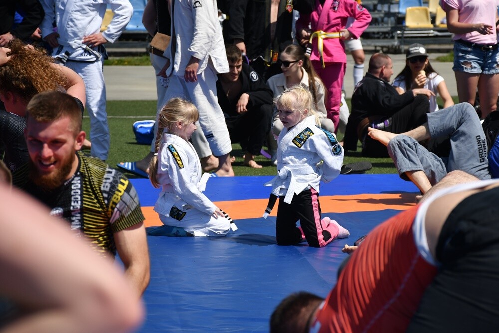 Wczoraj na rudzkiej Burloch Arenie odbyła się szósta edycja, największego w Polsce wydarzenia dla miłośników Brazylijskiego Jiu Jitsu - "Kulanie na lufcie".

fot. Jacek Knapik