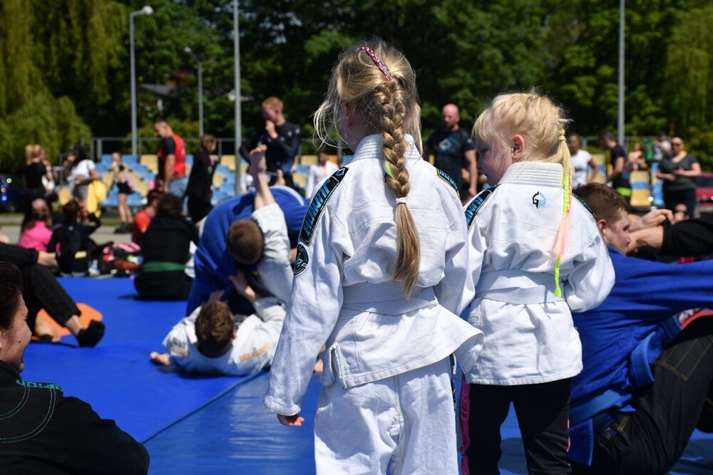 Wczoraj na rudzkiej Burloch Arenie odbyła się szósta edycja, największego w Polsce wydarzenia dla miłośników Brazylijskiego Jiu Jitsu - "Kulanie na lufcie".

fot. Jacek Knapik