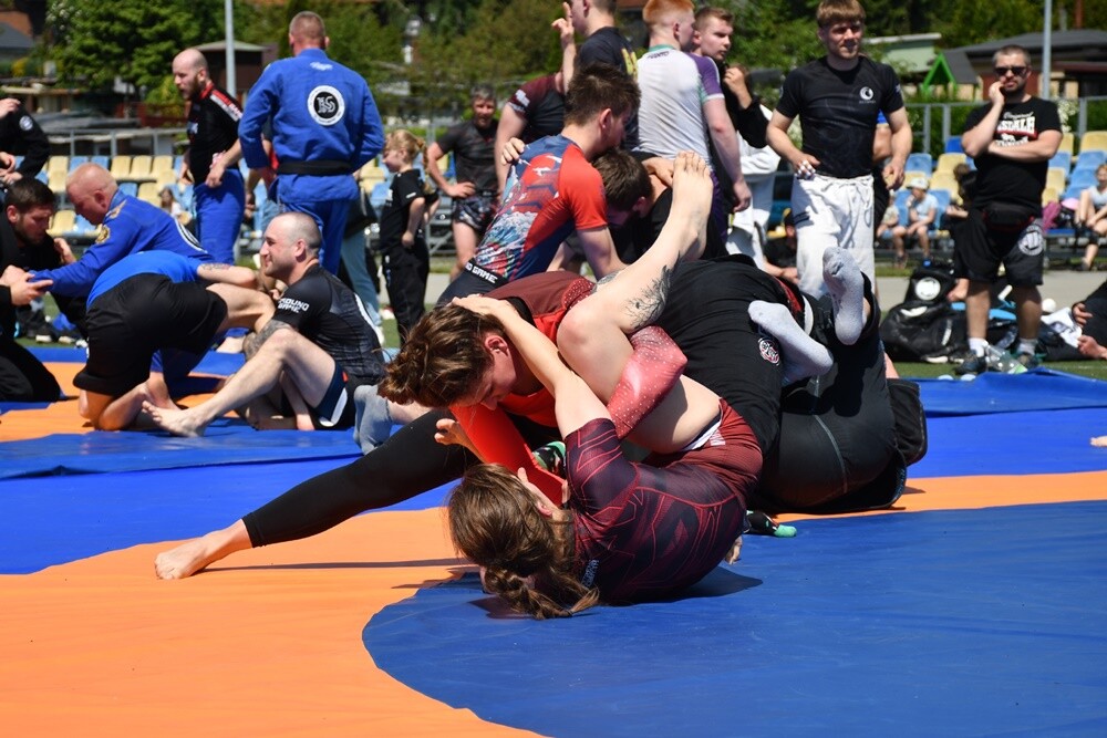 Wczoraj na rudzkiej Burloch Arenie odbyła się szósta edycja, największego w Polsce wydarzenia dla miłośników Brazylijskiego Jiu Jitsu - "Kulanie na lufcie".

fot. Jacek Knapik