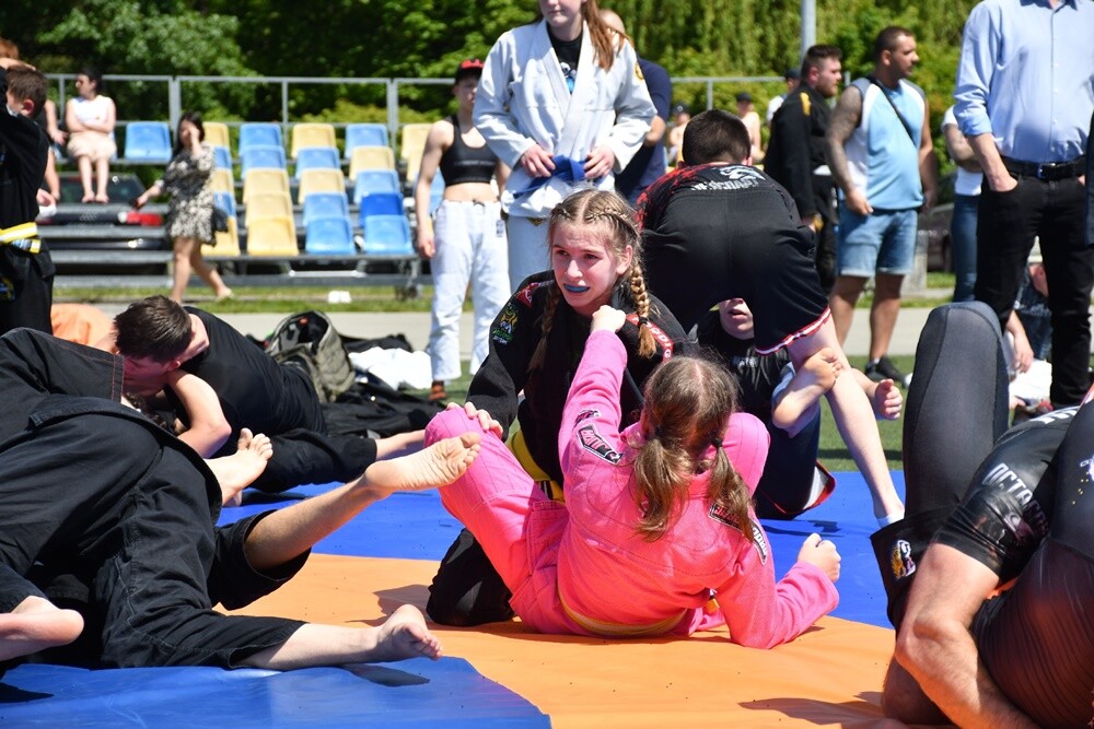 Wczoraj na rudzkiej Burloch Arenie odbyła się szósta edycja, największego w Polsce wydarzenia dla miłośników Brazylijskiego Jiu Jitsu - "Kulanie na lufcie".

fot. Jacek Knapik