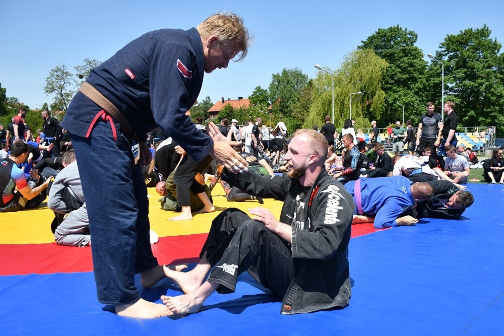 Wczoraj na rudzkiej Burloch Arenie odbyła się szósta edycja, największego w Polsce wydarzenia dla miłośników Brazylijskiego Jiu Jitsu - "Kulanie na lufcie".

fot. Jacek Knapik