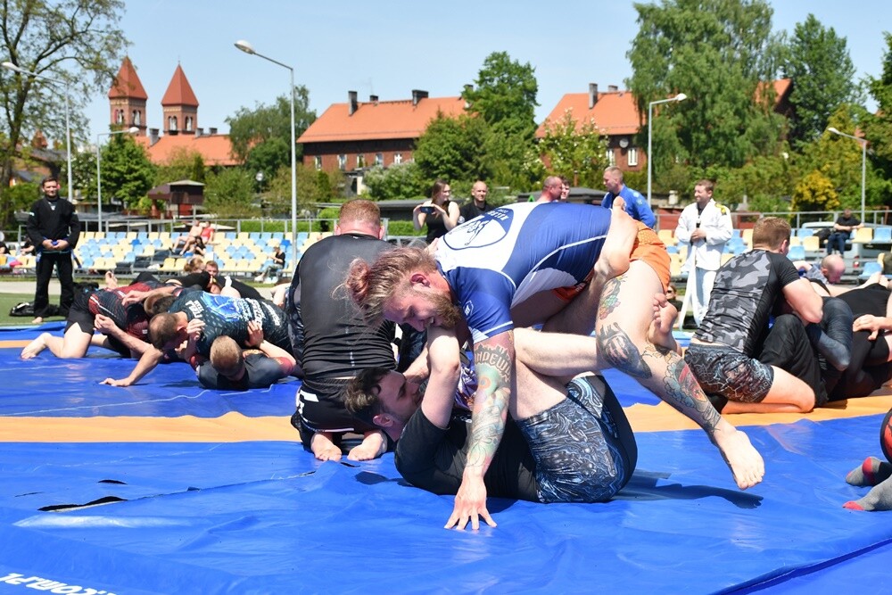Wczoraj na rudzkiej Burloch Arenie odbyła się szósta edycja, największego w Polsce wydarzenia dla miłośników Brazylijskiego Jiu Jitsu - "Kulanie na lufcie".

fot. Jacek Knapik