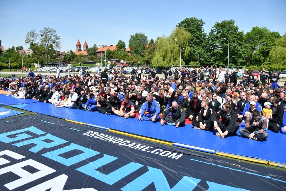 Wczoraj na rudzkiej Burloch Arenie odbyła się szósta edycja, największego w Polsce wydarzenia dla miłośników Brazylijskiego Jiu Jitsu - "Kulanie na lufcie".

fot. Jacek Knapik
